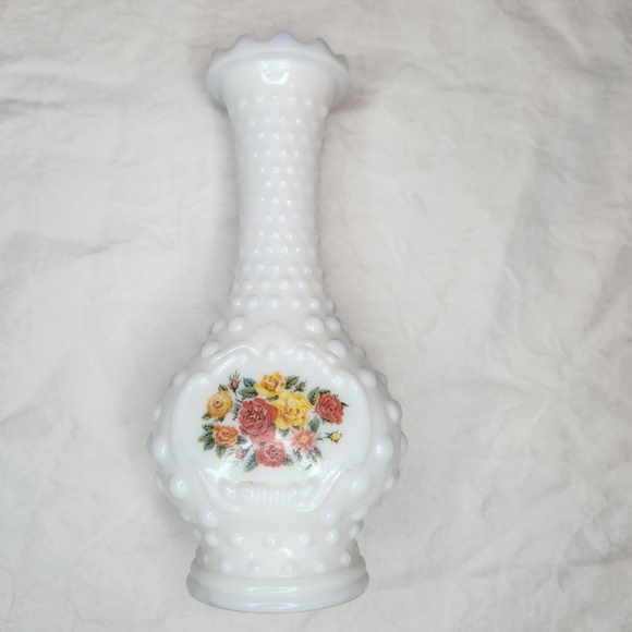 Avon Milkglass Bud Vase - Picture 2 of 10